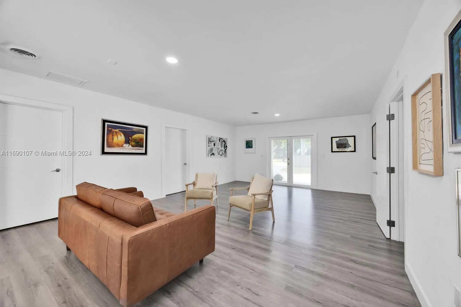 Miami, Florida 33143, United States, 4 Bedrooms Bedrooms, ,3 BathroomsBathrooms,Residential,Active,32418