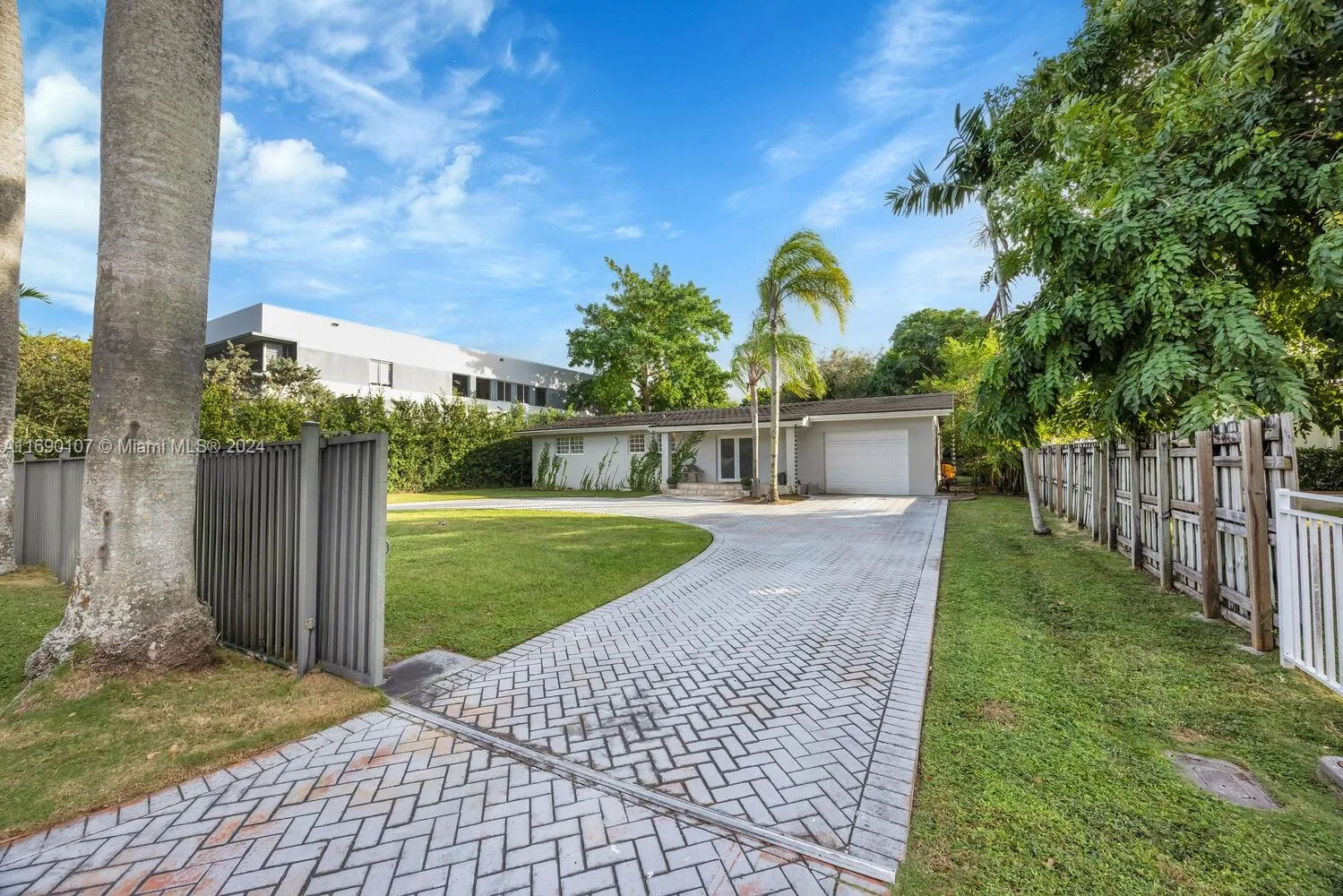 Miami, Florida 33143, United States, 4 Bedrooms Bedrooms, ,3 BathroomsBathrooms,Residential,Active,32418