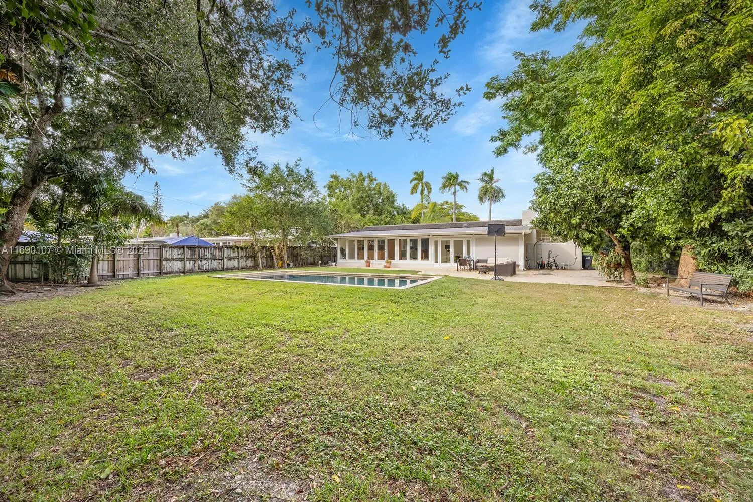 Miami, Florida 33143, United States, 4 Bedrooms Bedrooms, ,3 BathroomsBathrooms,Residential,Active,32418