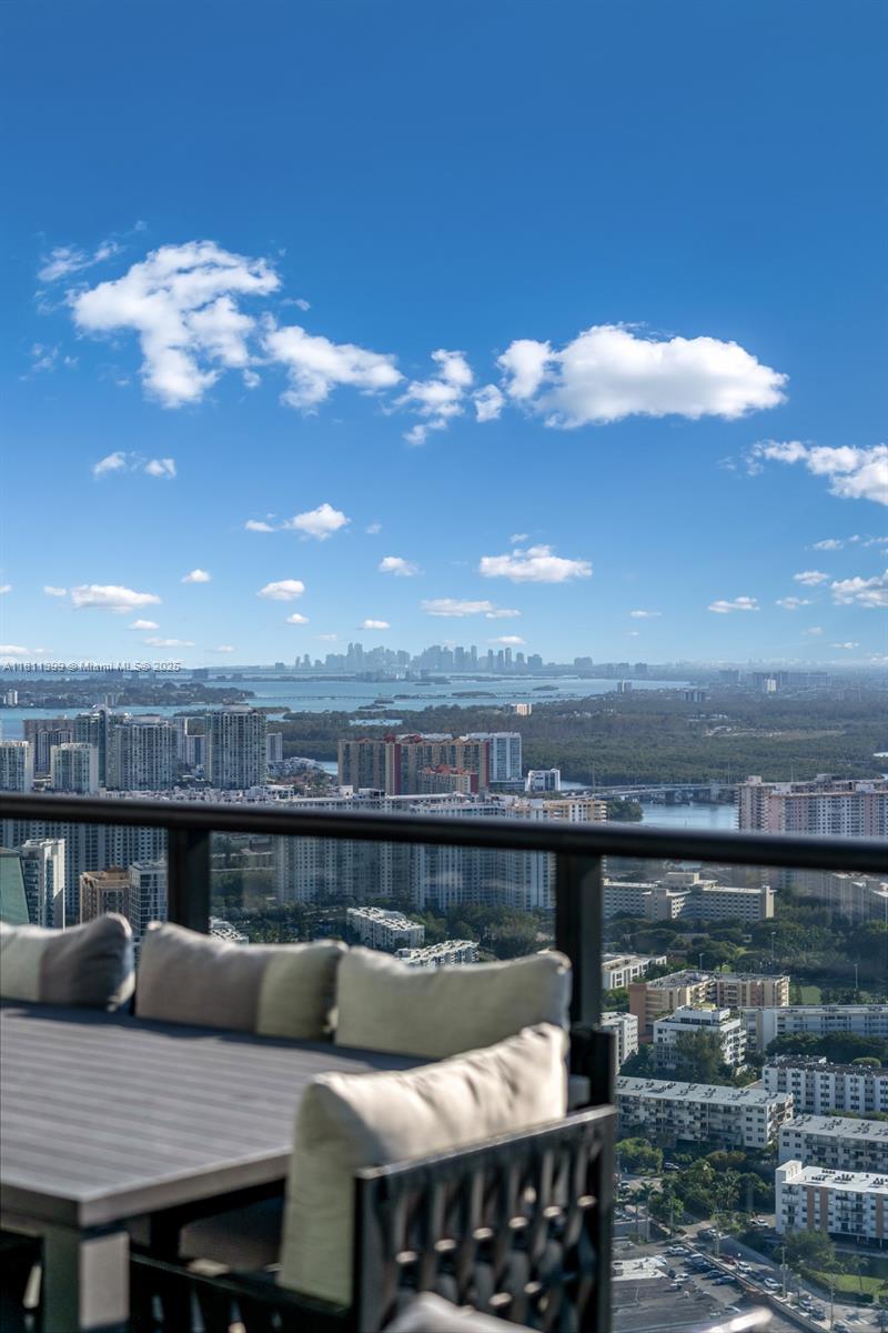 18555 COLLINS AVENUE COND - Residential