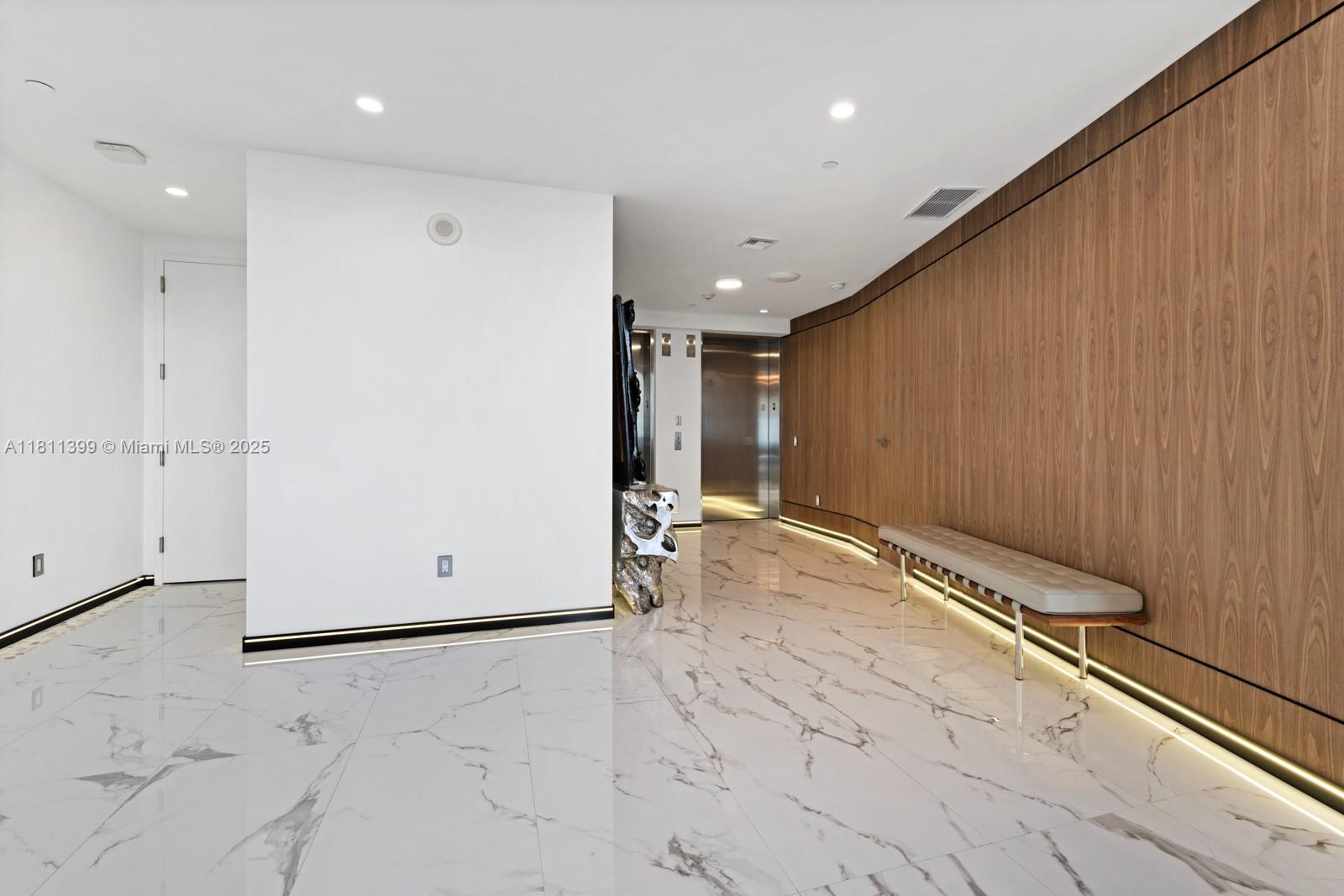 18555 COLLINS AVENUE COND - Residential