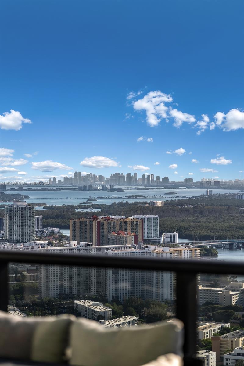 18555 COLLINS AVENUE COND - Residential