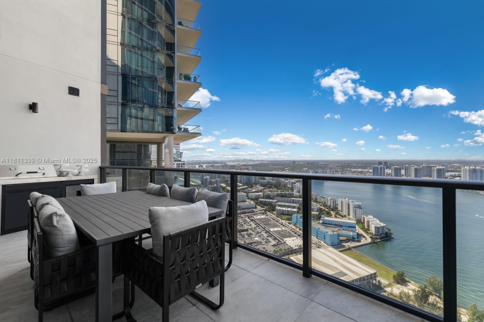 18555 COLLINS AVENUE COND - Residential
