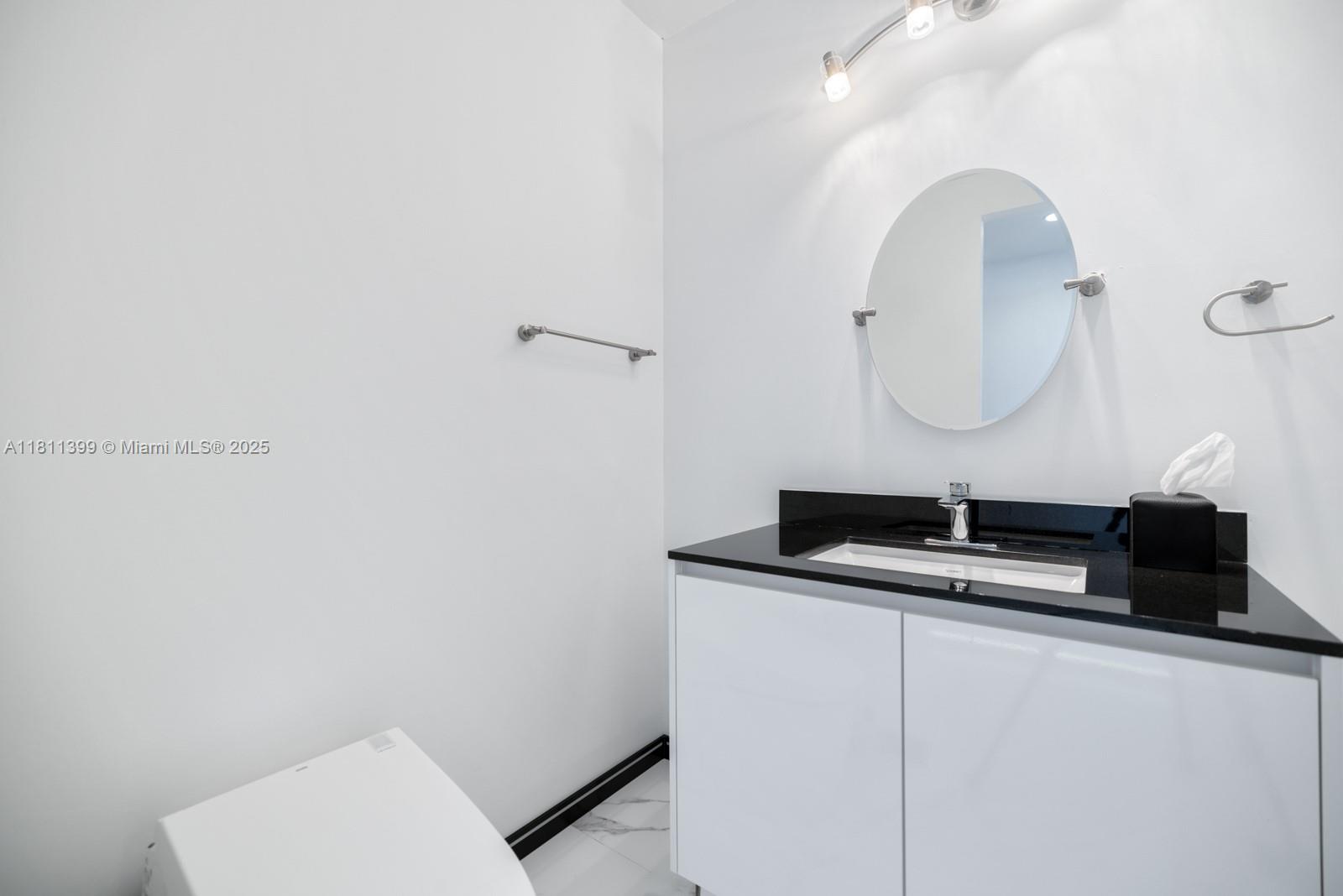 18555 COLLINS AVENUE COND - Residential