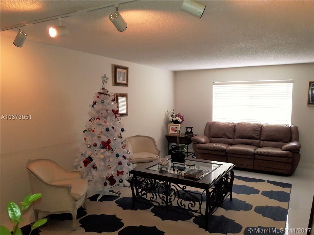 BLUE LAKE TOWNHOUSES COND - Residential Lease