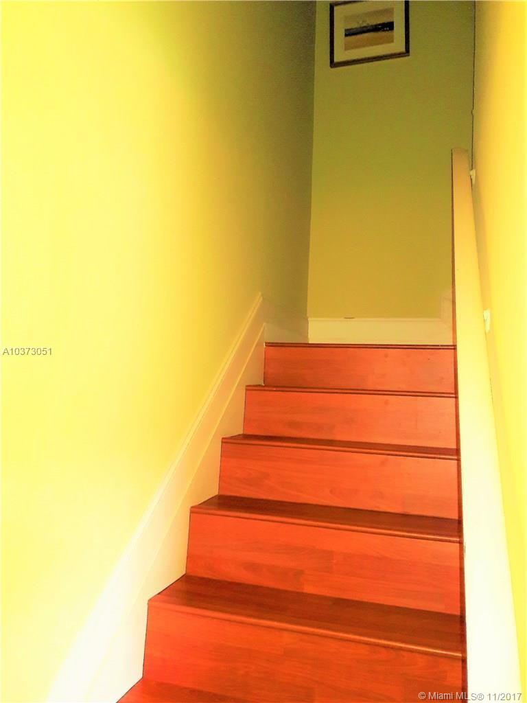 BLUE LAKE TOWNHOUSES COND - Residential Lease