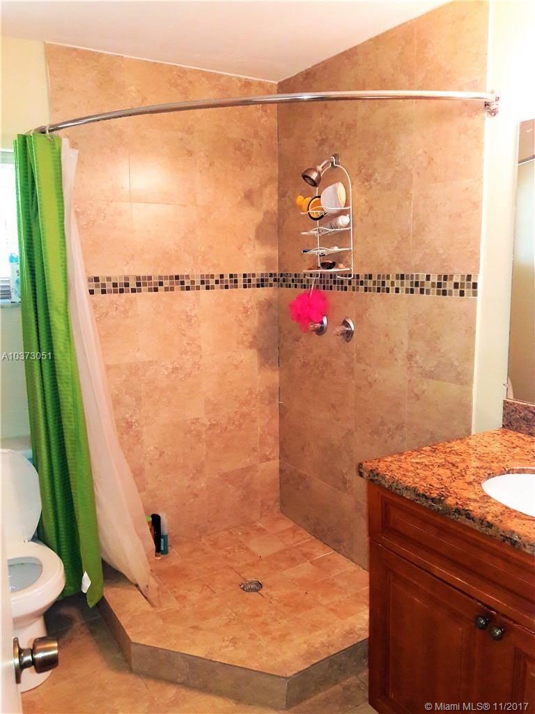 BLUE LAKE TOWNHOUSES COND - Residential Lease