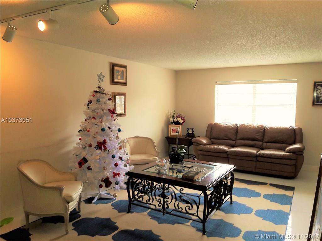 BLUE LAKE TOWNHOUSES COND - Residential Lease