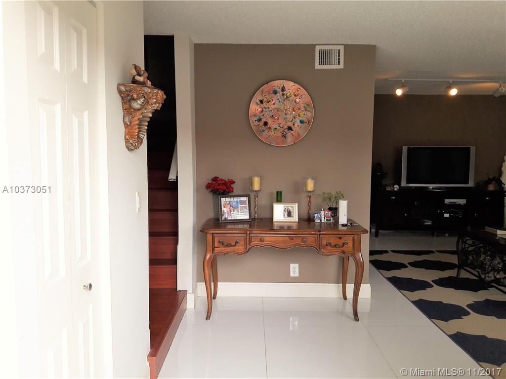 BLUE LAKE TOWNHOUSES COND - Residential Lease