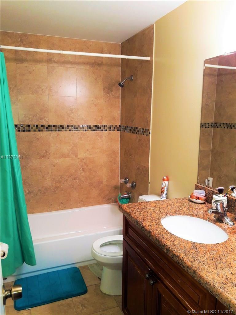 BLUE LAKE TOWNHOUSES COND - Residential Lease