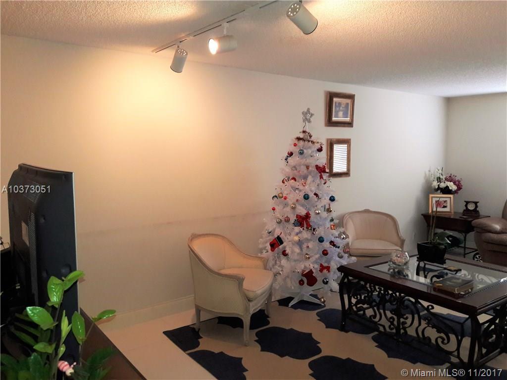 BLUE LAKE TOWNHOUSES COND - Residential Lease