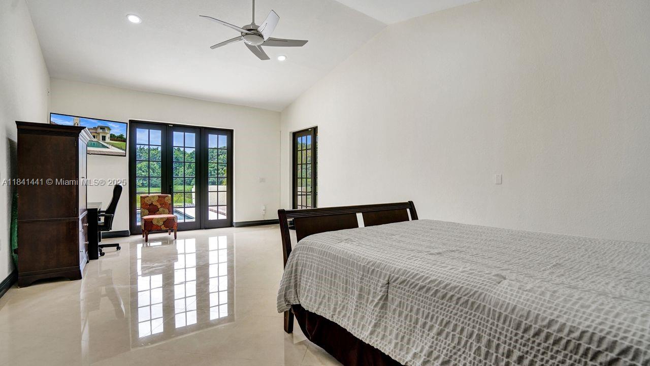 FLAMINGO GROVES - Residential