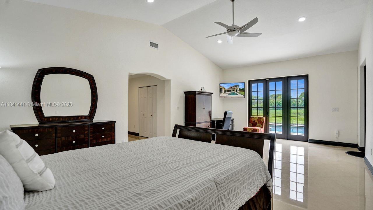 FLAMINGO GROVES - Residential