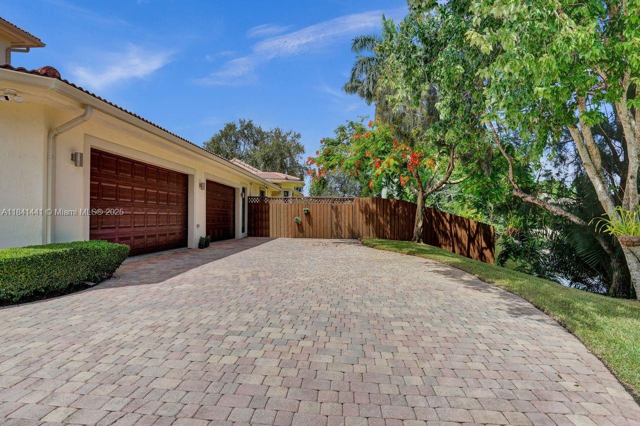 FLAMINGO GROVES - Residential