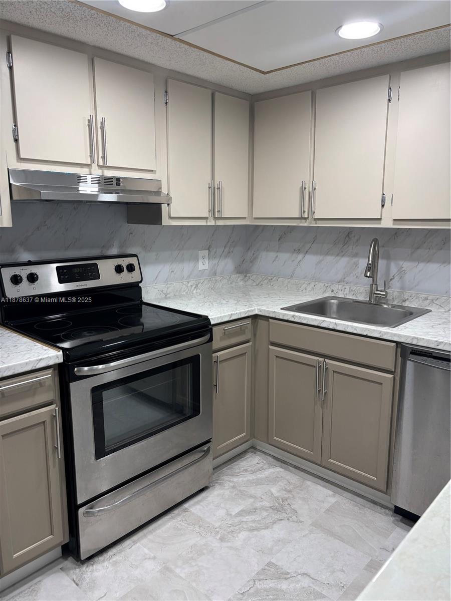 wow finally!!!. 1st month rent and security moves you in.Beautiful ,spacious ,secure and affordable 1 bedroom,1.5 bathroom. with washer /dryer , huge walk in closet. bathroom and kitchen upgraded. new AC installed ,very quiet and peaceful gated community.nestled in the beautiful community of inverrary.easy access to the turnpike, property boast a beautiful pool,and clubhouse equipped with a gym,pool table and basket ball courts ,carwash space available.