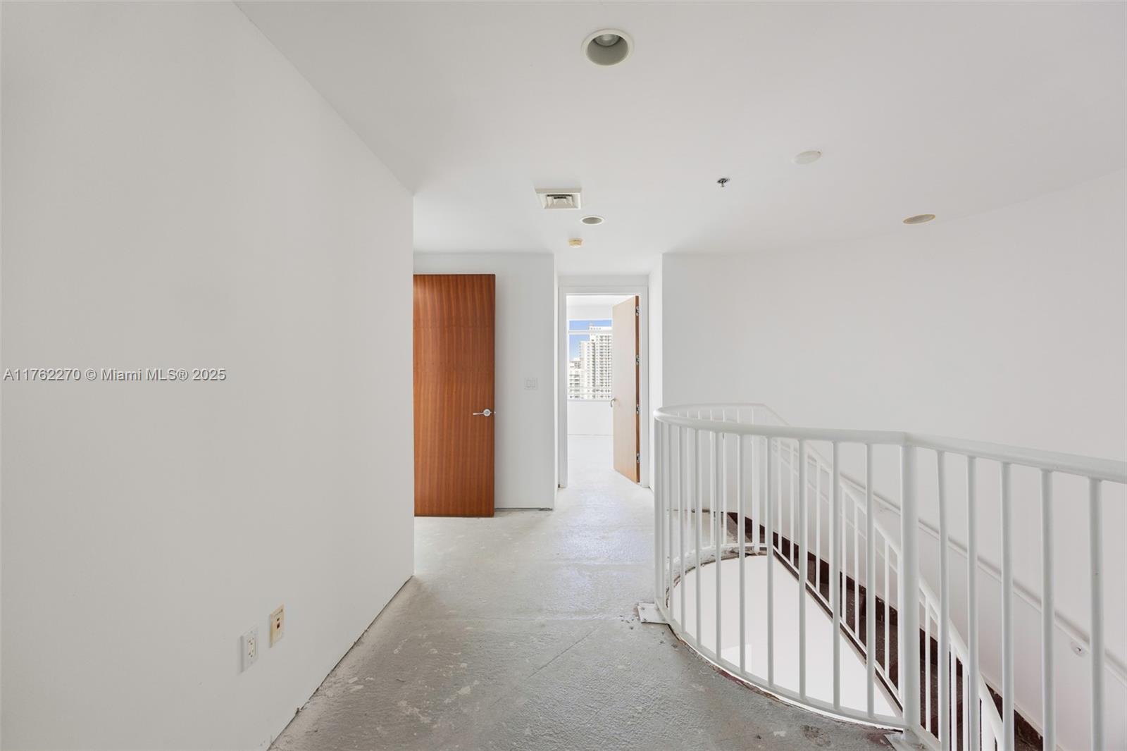 MAYFIELD CONDO - Residential