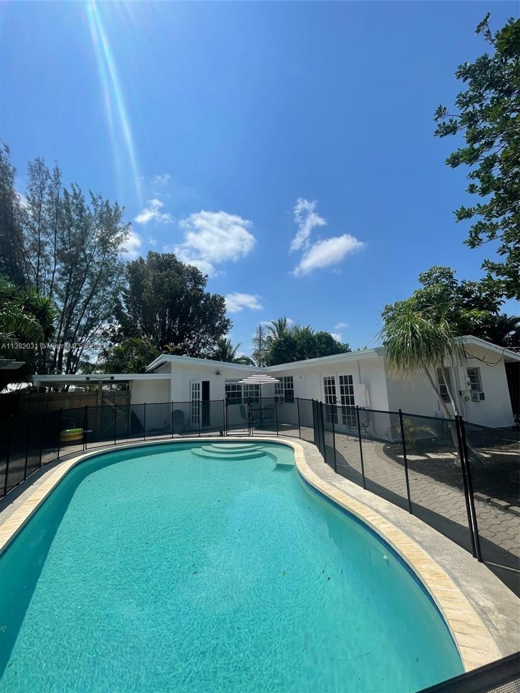 Photo of 141 SE 25th Ave, Boynton Beach, FL 33435 (MLS # A11382031)