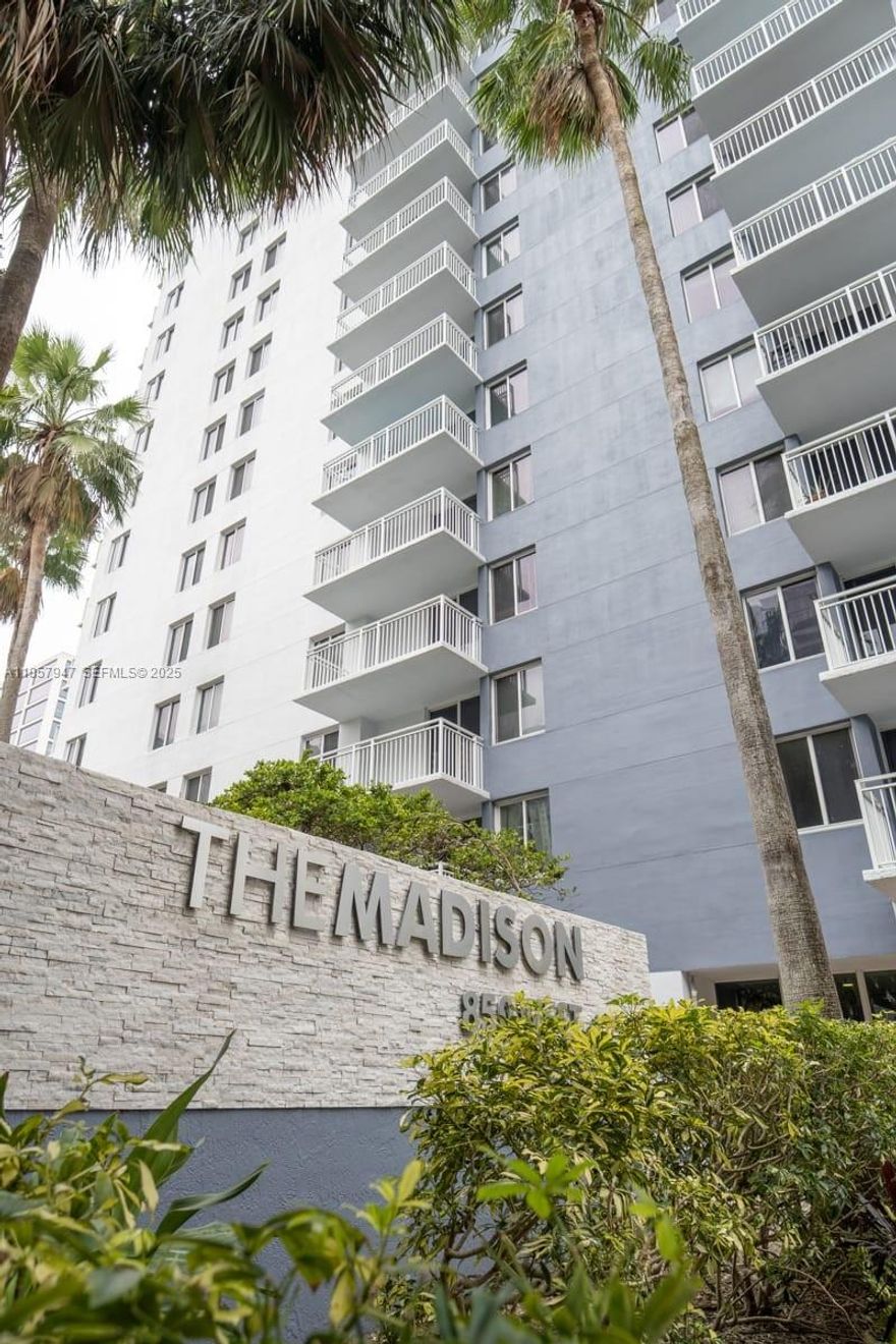 The Madison is a high-rise condominium located in the heart of Miami Downtown. Community features includes pool, Jacuzzi, tennis, basketball, and beach volley courts. Security guard. Area full of restaurants and shopping options within walking distance. Unit is a beautiful 2beds 2 baths with 1 assigned parking. Enjoy all of the building amenities. Rental application Required. Great Location!