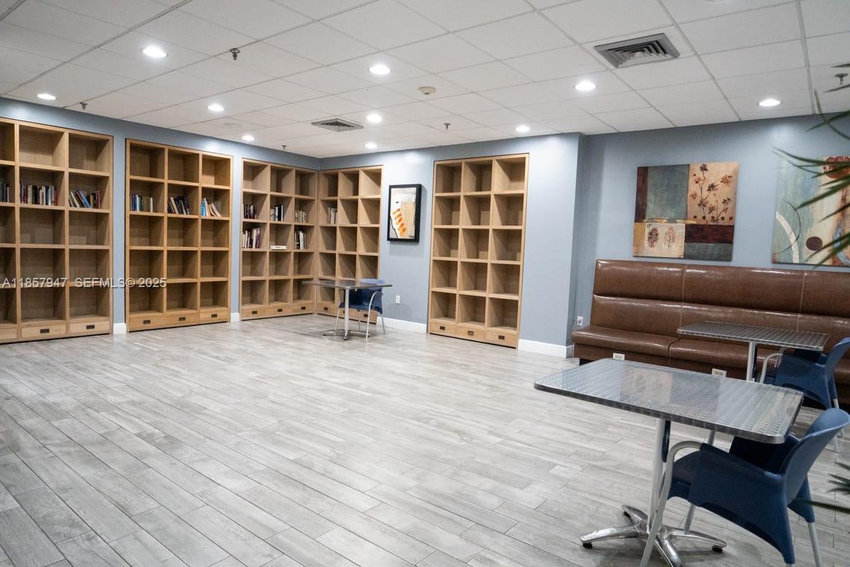 MADISON DOWNTOWN CONDO - Residential Lease