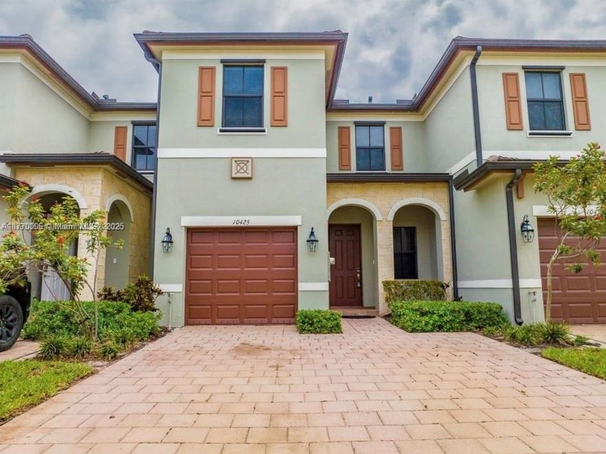 In the beautiful community of "Aquabella" in Hialeah, this stunning Townhome 3 bedrooms, 2.5 bathrooms and up to 4 parking spaces. Upgraded kitchen. Tiles on the first floor and laminated floor on stairs and second floor. Washer and dryer in unit. 
Primary bedroom with His and Hers closets and double sink in the primary bathroom. Amenities include 2 Clubhouses with pool, gym, social area and more. Community also includes kids playground and green areas to enjoy nature