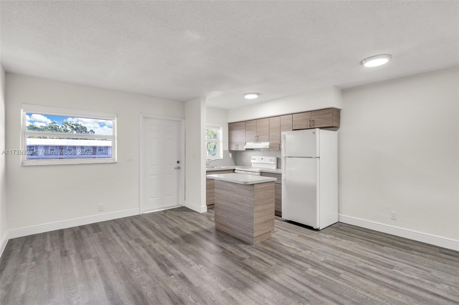 Rental Property at 6034 Arthur St 9, Hollywood, Broward County, Florida - Bedrooms: 1 
Bathrooms: 1  - $1,700 MO.
