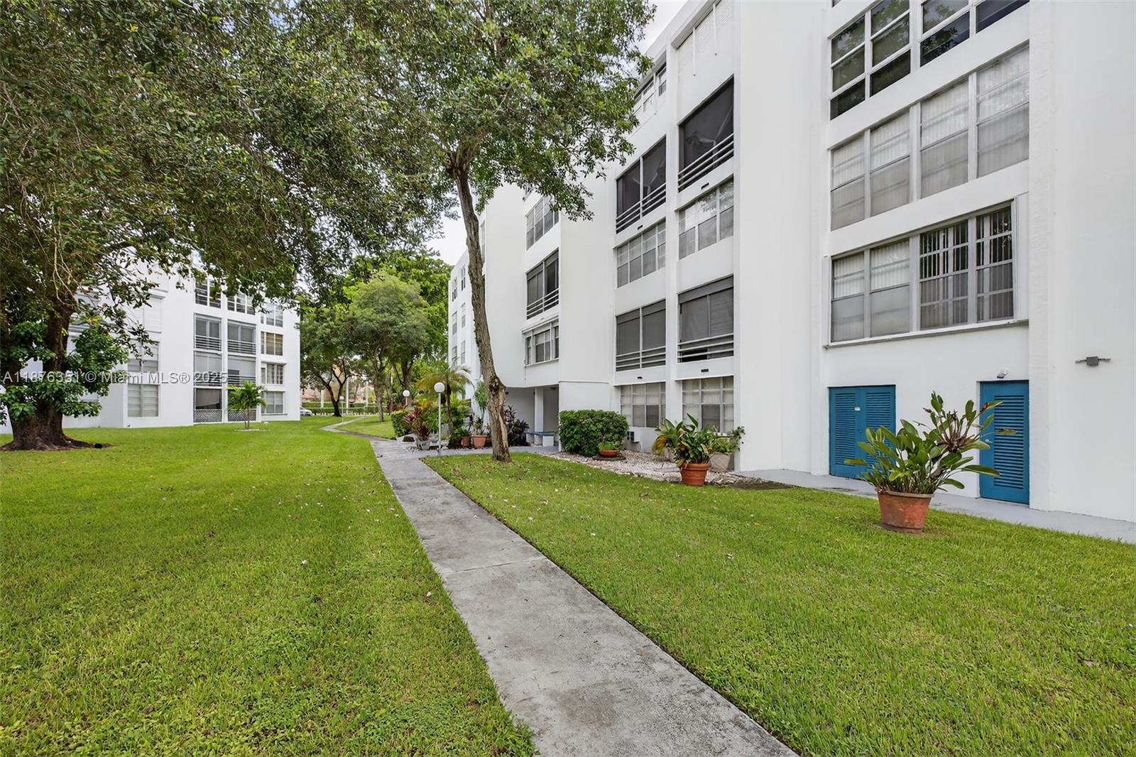 PLANTATION ROYAL SECTION - Residential