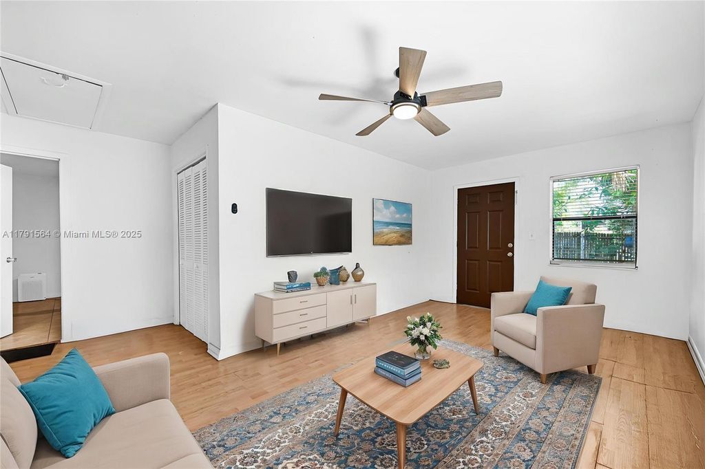 Photo of 1016 NE 33rd St, Oakland Park, FL 33334 (MLS # A11791564)