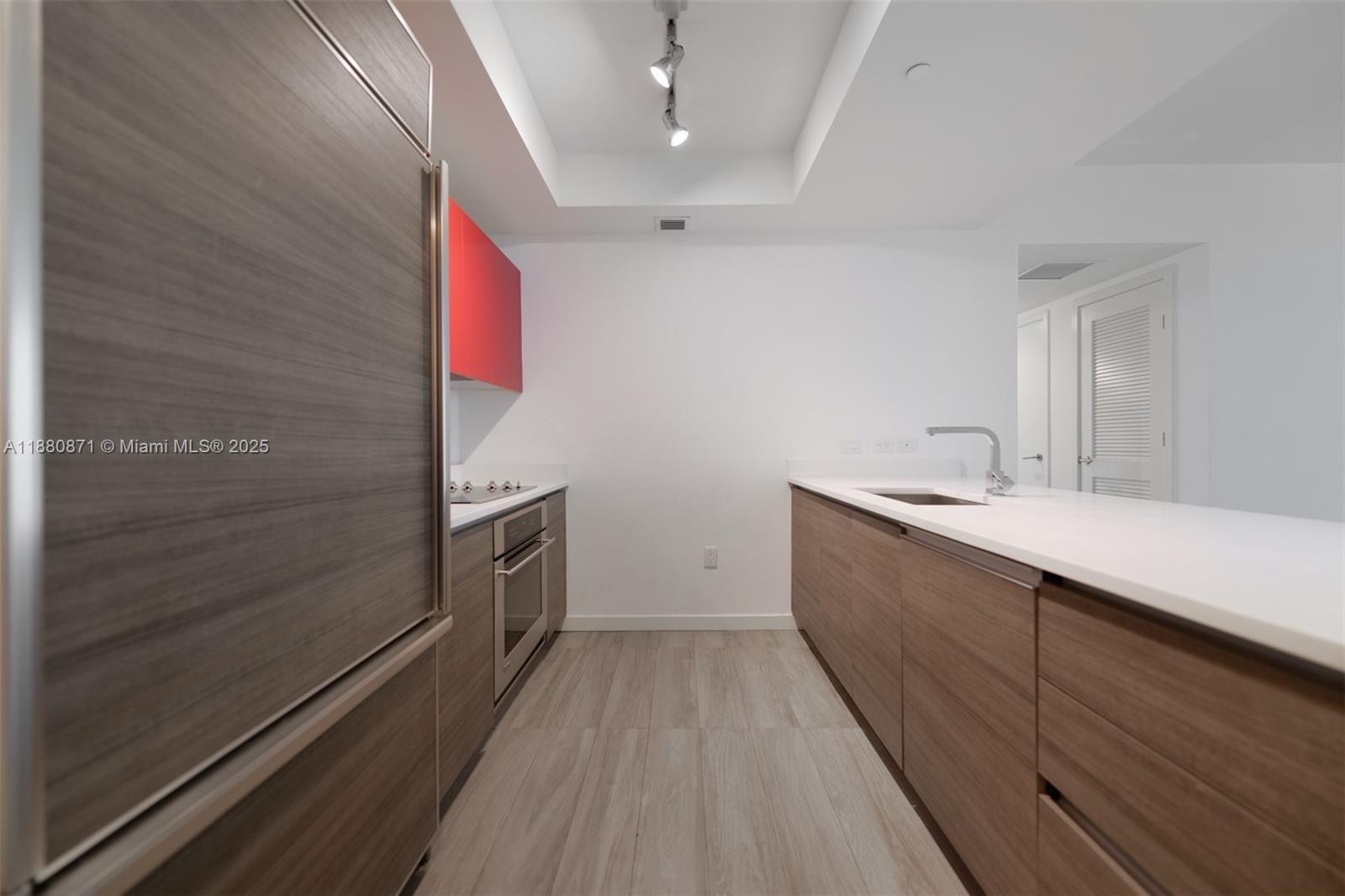 Stunning 2 Beds, 2 Baths corner unit at the spectacular Millecento. Floor-to-ceiling glass windows, solar shades in the living room, blackout shades in the bedrooms, lots of natural light, washer/dryer, Italian cabinetry, prime appliances, large balcony with amazing skyline views, & includes 1 assigned parking space. Amenities includes: rooftop pool and sundeck, fitness centre, theatre, 9th floor pool and hot tub, children's playroom, club room, men's and women's spa with steam room and sauna, and 24-hour concierge. Centrally located next to public transportation, grocery stores, shoppings, restaurants, among others.