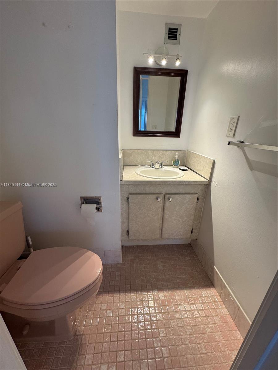 Bayview Palms Condo - Residential