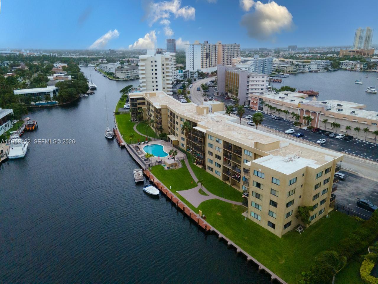 YACHT CLUB CONDO (THE) - Residential