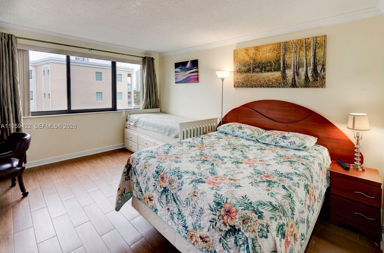 YACHT CLUB CONDO (THE) - Residential