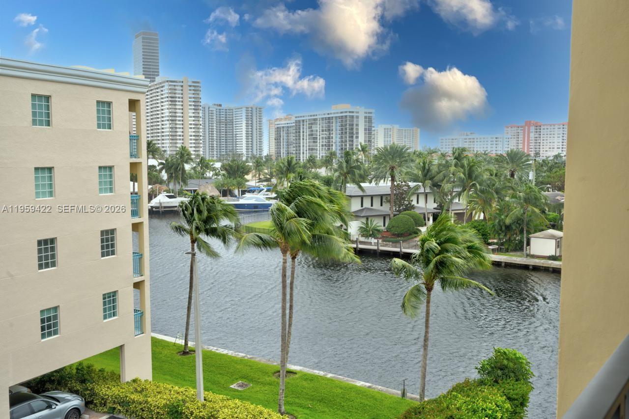 YACHT CLUB CONDO (THE) - Residential