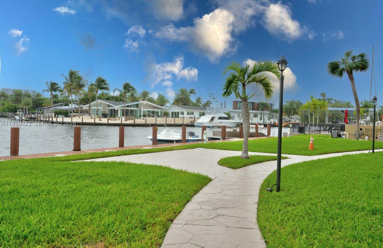 YACHT CLUB CONDO (THE) - Residential