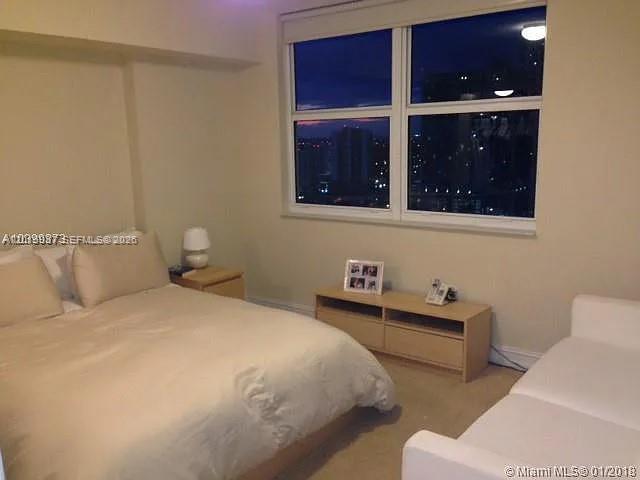 31 SE 5th St 2305