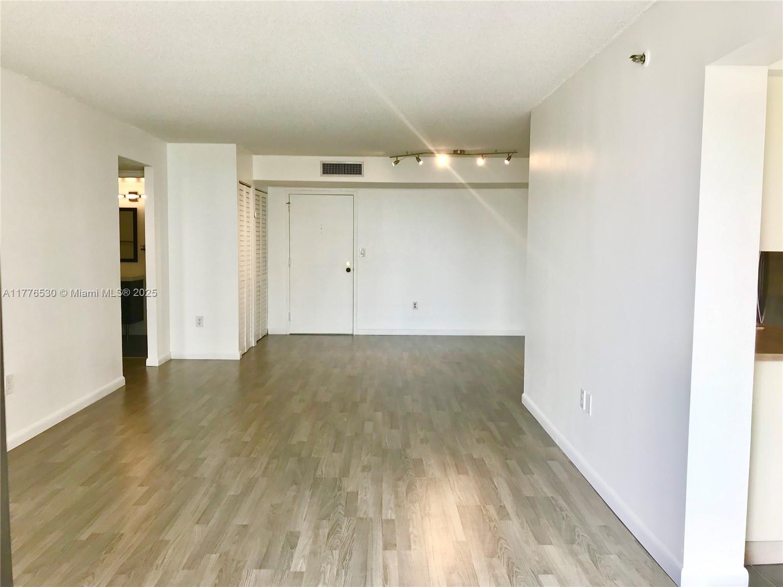 WINSTON TOWERS 600 CONDO - Residential