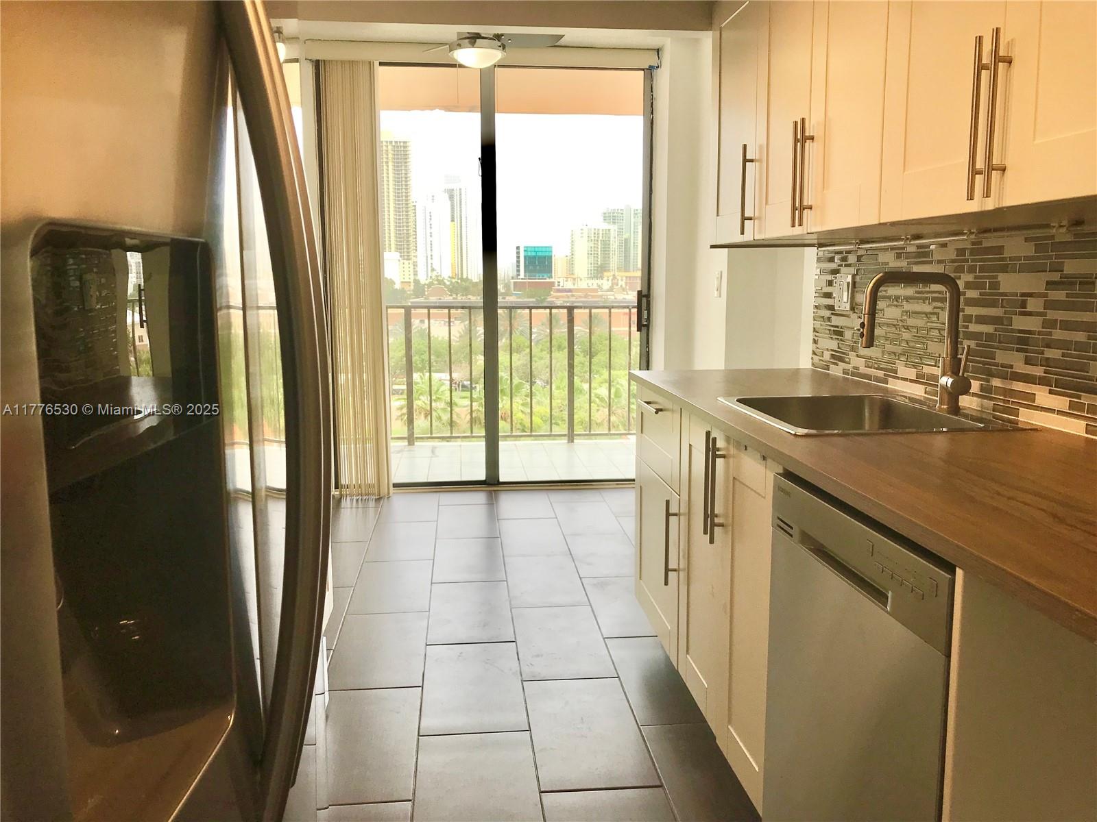 WINSTON TOWERS 600 CONDO - Residential