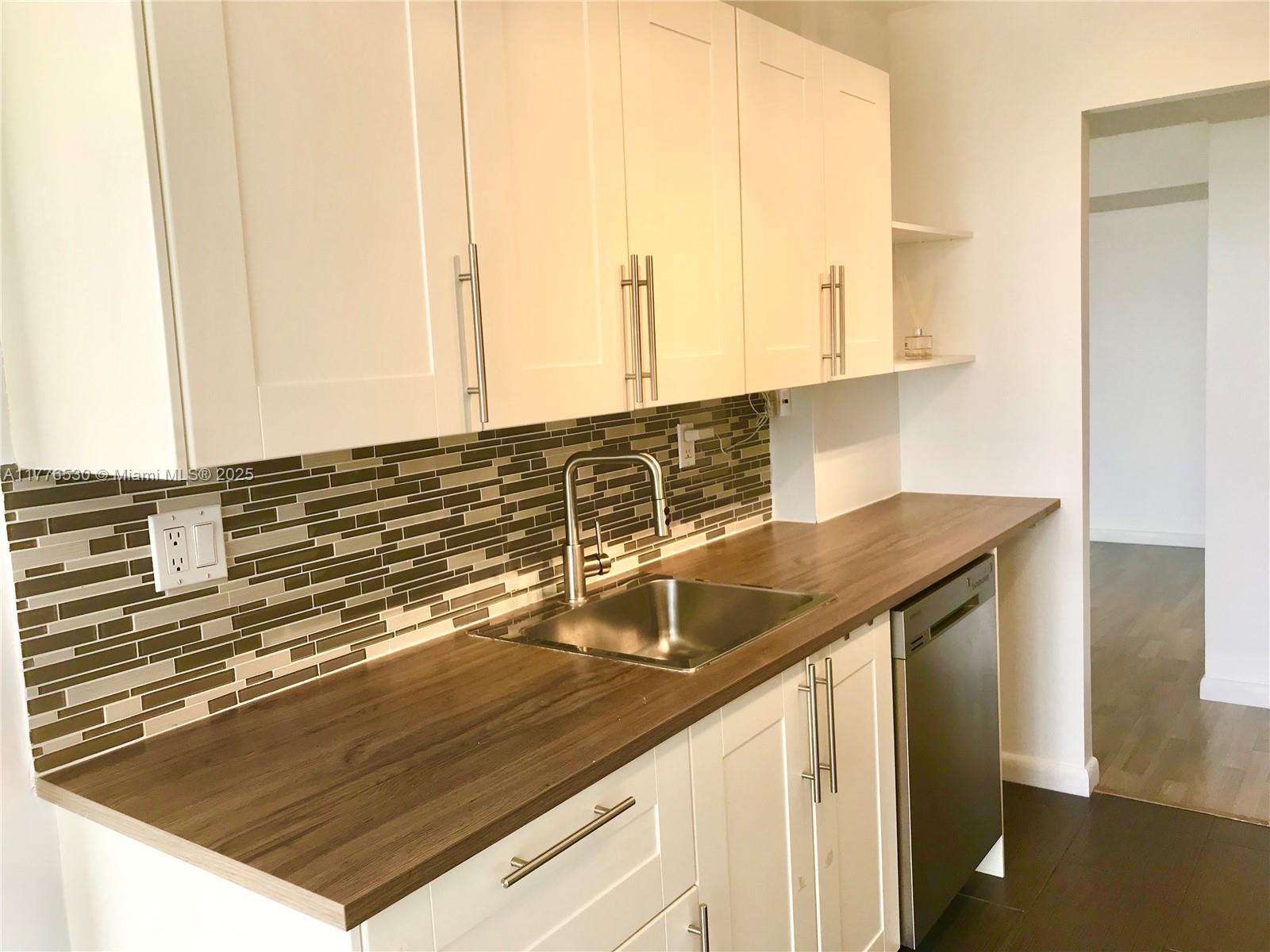 WINSTON TOWERS 600 CONDO - Residential