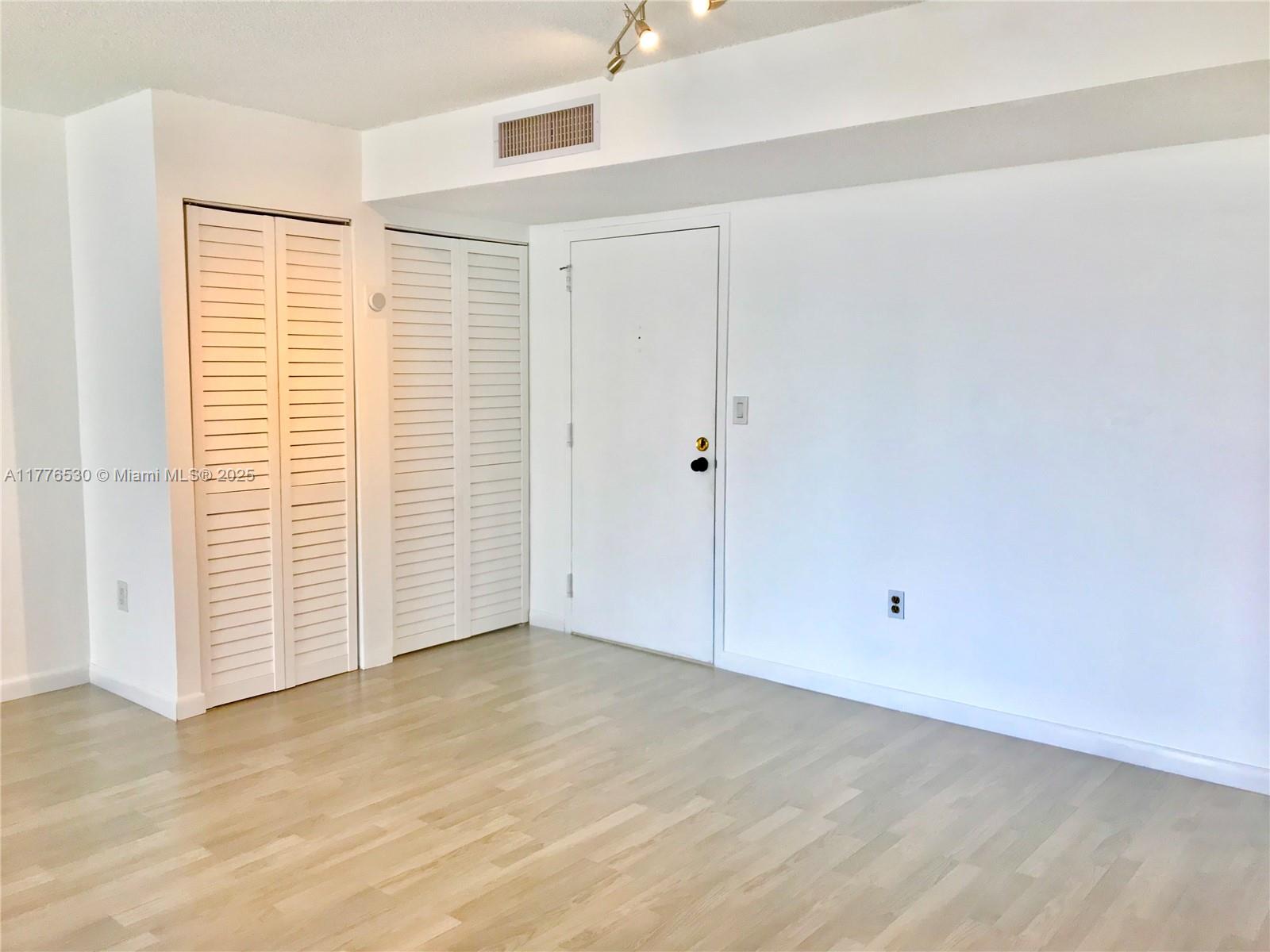 WINSTON TOWERS 600 CONDO - Residential
