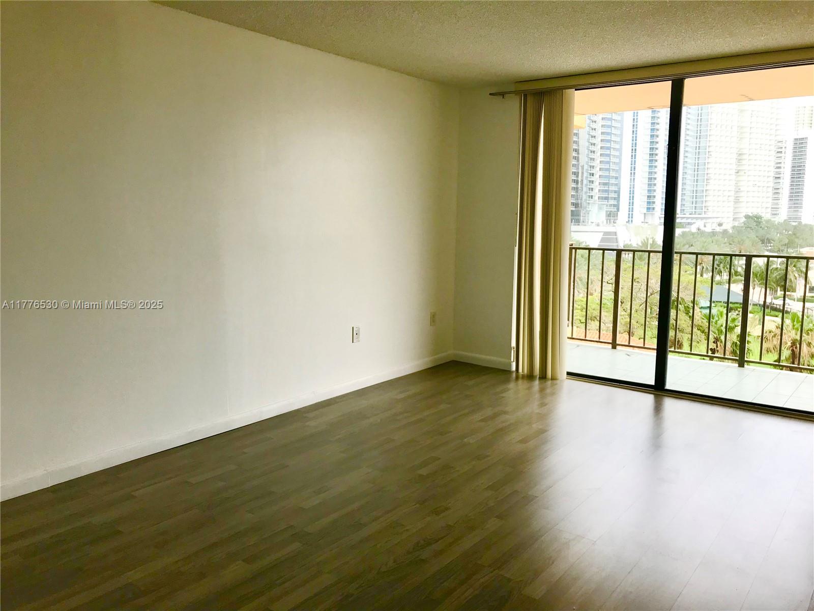 WINSTON TOWERS 600 CONDO - Residential