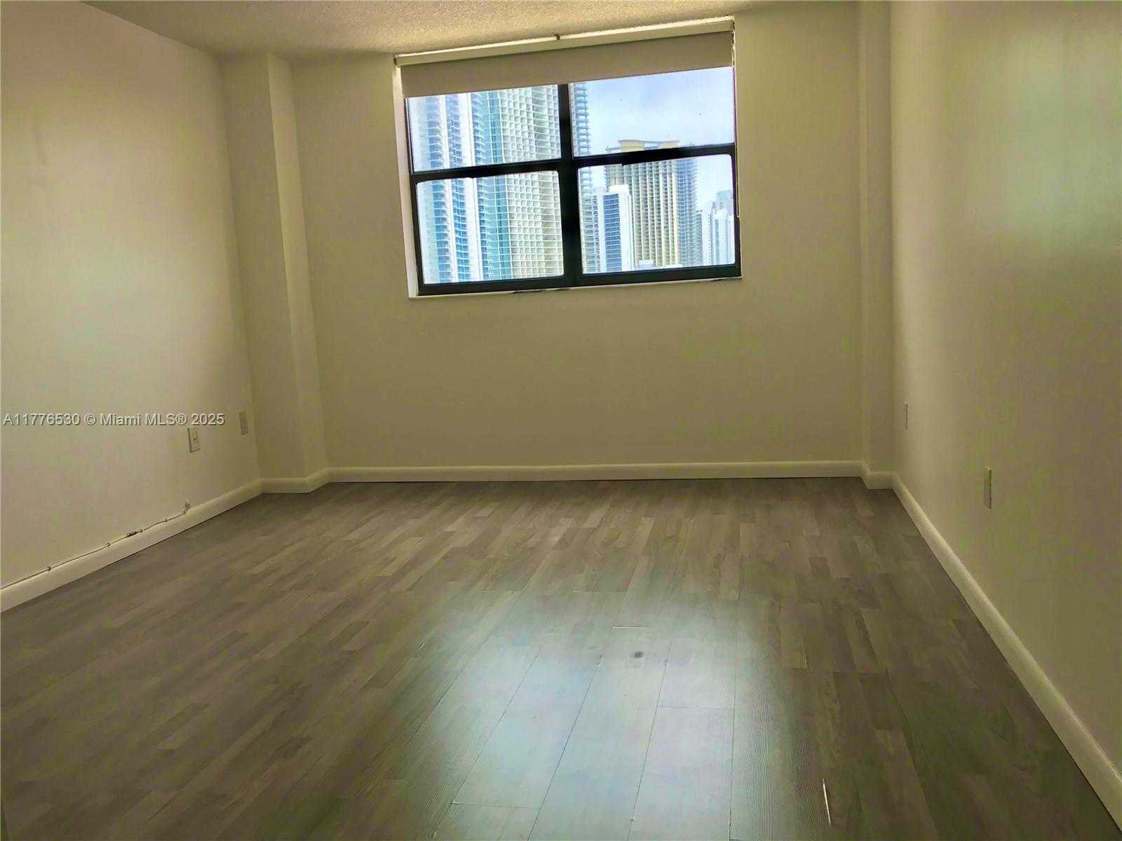 WINSTON TOWERS 600 CONDO - Residential