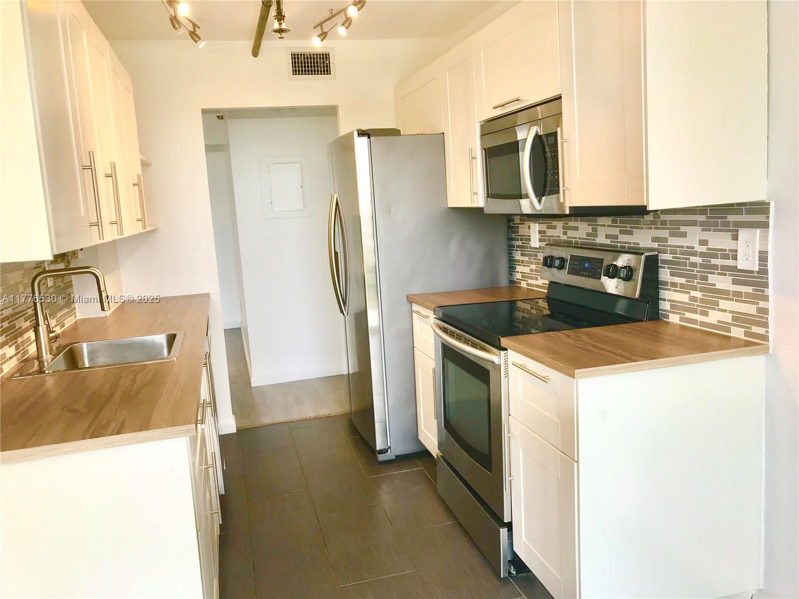 WINSTON TOWERS 600 CONDO - Residential