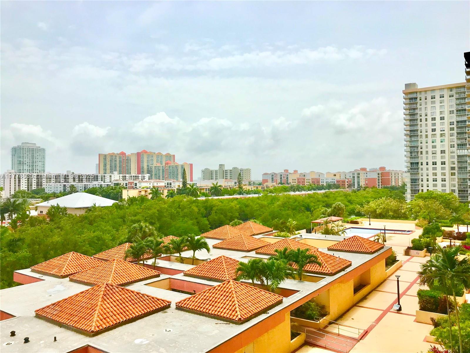 WINSTON TOWERS 600 CONDO - Residential