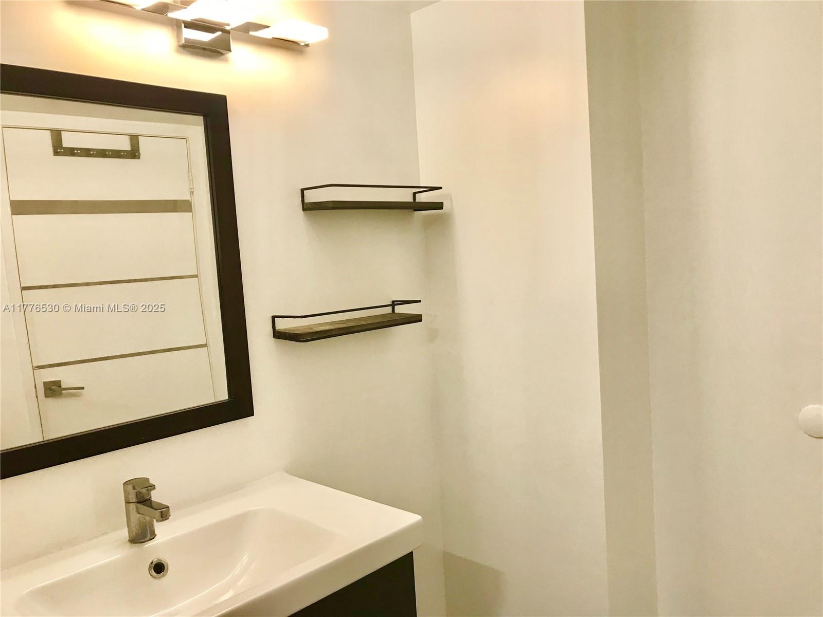 WINSTON TOWERS 600 CONDO - Residential