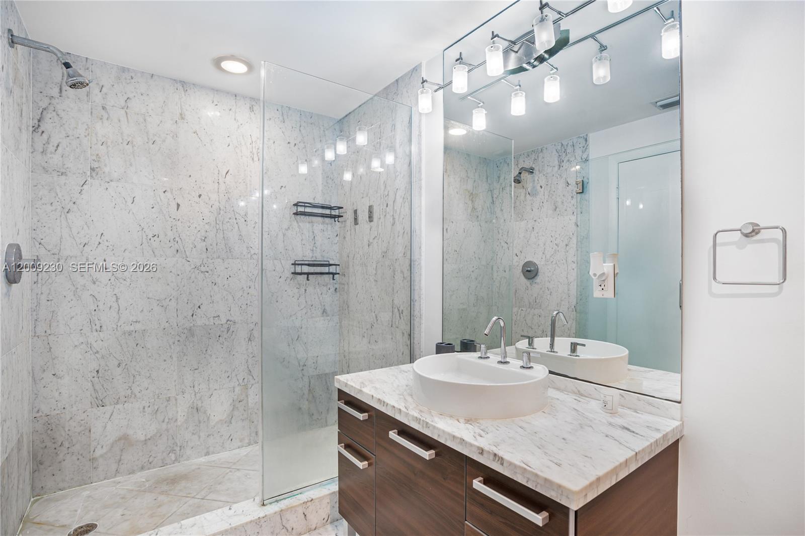 VIZCAYNE SOUTH CONDO - Residential