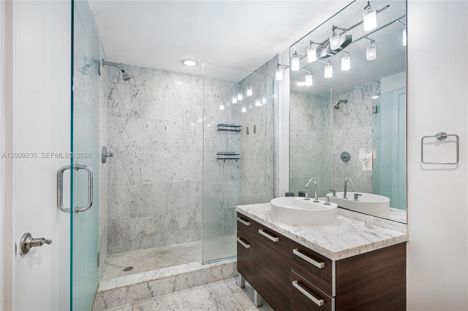 VIZCAYNE SOUTH CONDO - Residential