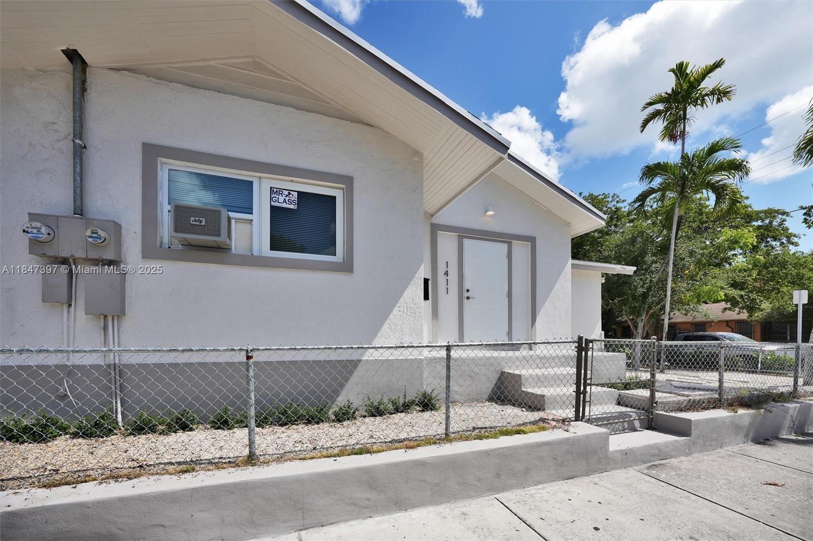 Fully remodeled 2-bedroom, 1-bath unit just minutes from vibrant Calle 8 in Little Havana! Enjoy quick access to
Brickell, Downtown, I-95, Marlin Stadium, Health district and the 395 expressway to the airport. This beautifully
finished unit features a modern kitchen with new appliances, impact windows, stylish finishes, and thoughtful
landscaping. Porperty fenced and with 1 car space. Security cameras. A perfect rental opportunity in a prime
location, ideal for those seeking convenience, comfort, and value in the heart of Miami. Ready to move in!
