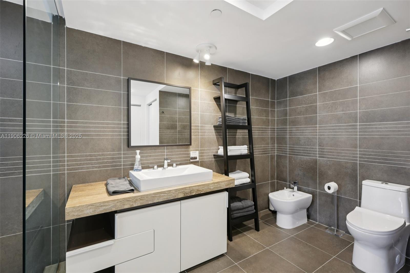 ARTEPARK NORTH CONDO - Residential