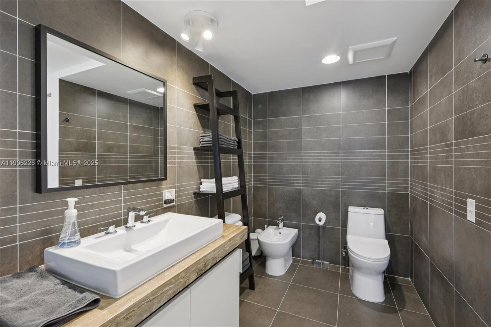 ARTEPARK NORTH CONDO - Residential