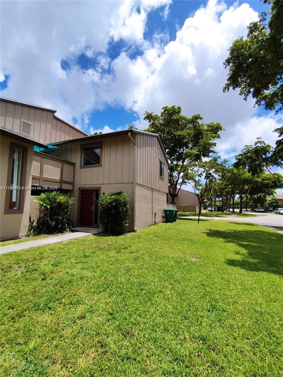 Rental Property at 5701 Nw 21st St 17-A, Lauderhill, Miami-Dade County, Florida - Bedrooms: 2 
Bathrooms: 2  - $1,800 MO.