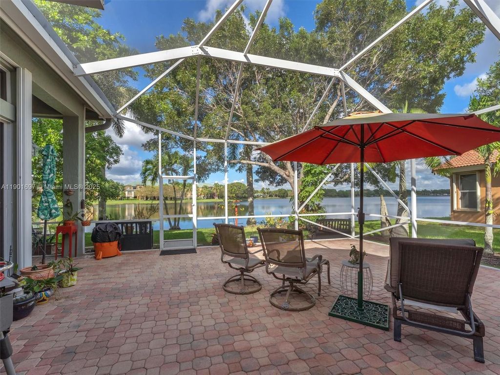 Photo of 302 NW 120th Dr, Coral Springs, FL 33071 (MLS # A11901697)